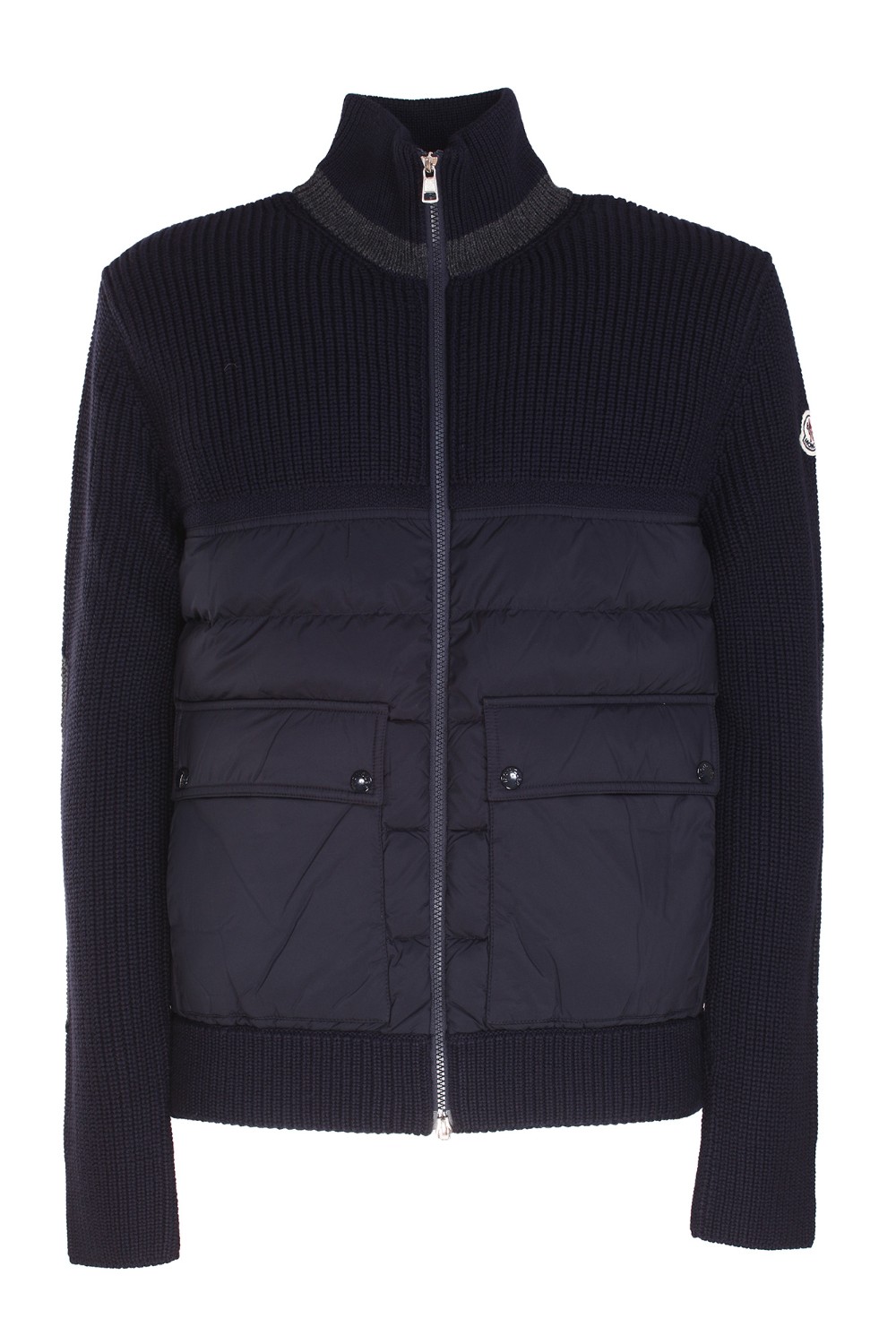 shop MONCLER Saldi Cardigan: Moncler cardigan in maglia imbottito.
Colletto.
Maniche lunghe.
Fronte con imbottitura in piuma.
Realizzato in filato di cotone.
Chiusura anteriore con zip.
Logo Moncler.
Vestibilità regolare.
Composizione: 100% Poliammide.
Imbottitura: 90% Piumino 10% Piuma d'oca.
Fabbricato in Turchia.. 9B00019 M1121-777 number 5968721